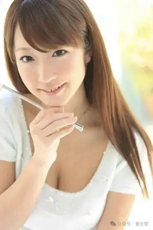 亲嘴视频大全摸大腿亲胸最新推荐